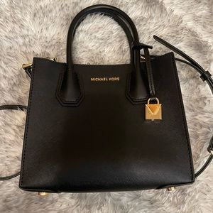 NWOT Michael Kors Mercer Medium Black Leather Bag Crossbody with Handle